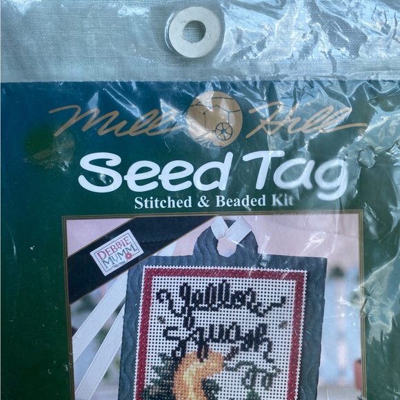 NWT Mill Hill Debbie Mumm DMST4 Yellow Squash seed tag cross stitch kit - Picture 2 of 10